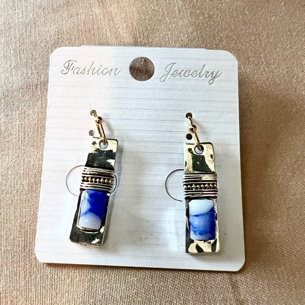 Beautiful pair of Earrings! BN